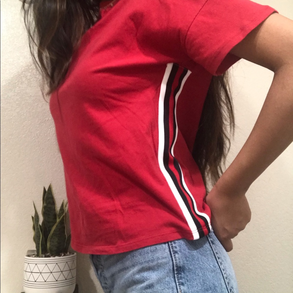 Red tee🦋 - Picture 4 of 6